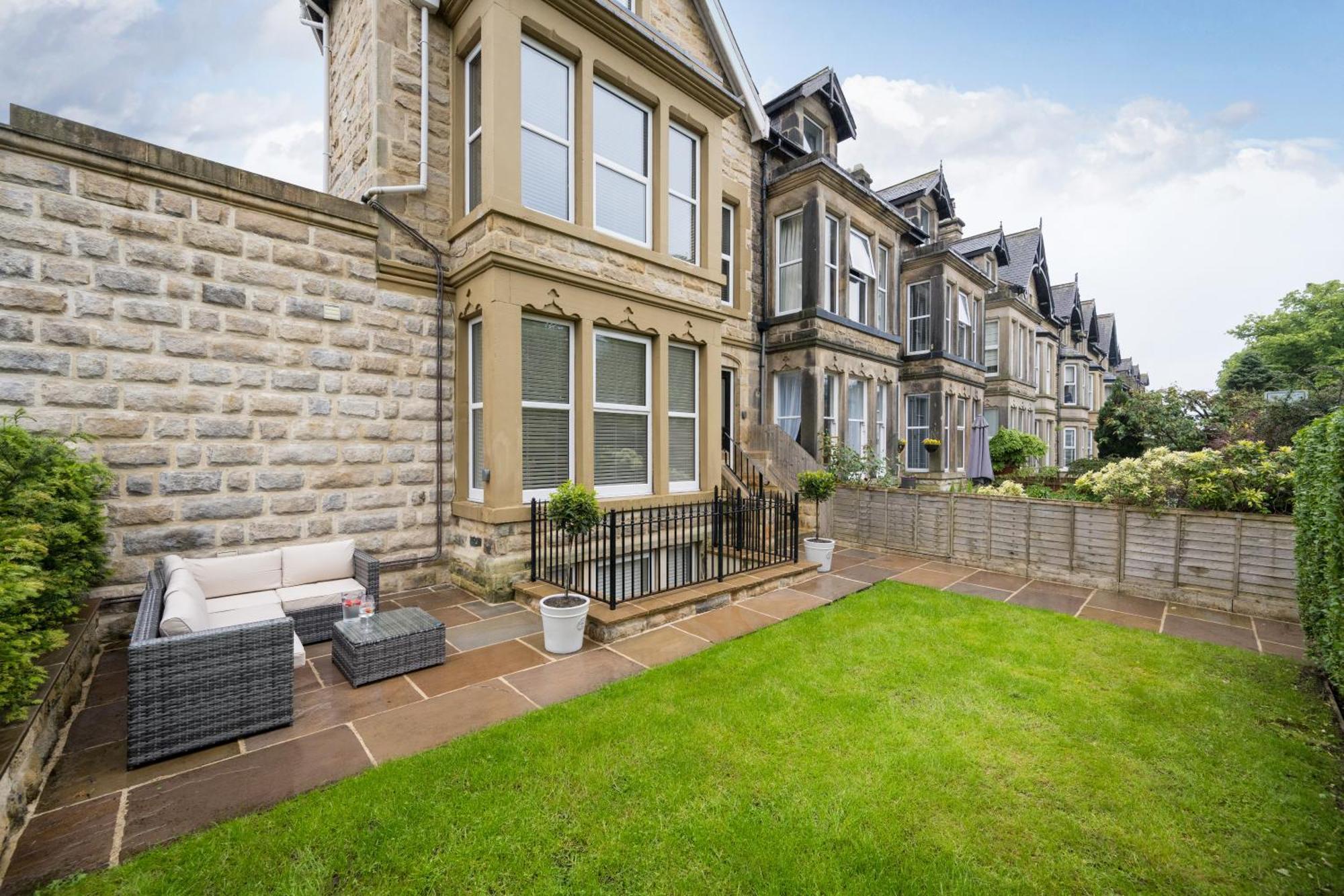 Sixtytwo By Harrogate Serviced Apartments Exterior photo
